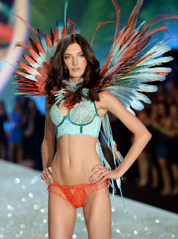Choáng ngợp đêm diễn nội y của Victoria's Secret ảnh 19