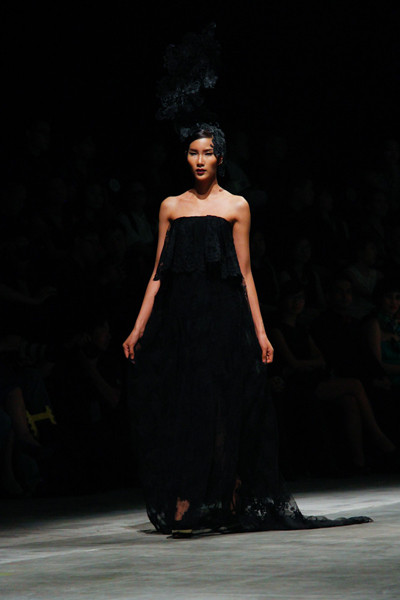 Dàn "chân dài" Việt quyến rũ trong trang phục họa tiết cánh bướm ảnh 13