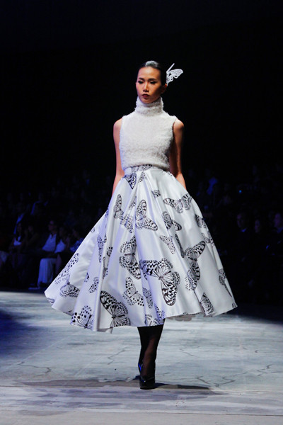 Dàn "chân dài" Việt quyến rũ trong trang phục họa tiết cánh bướm ảnh 3