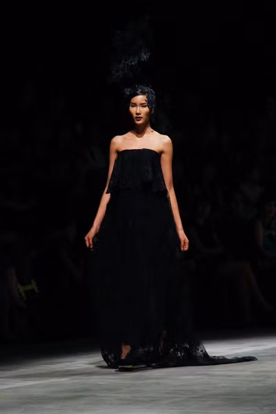 Dàn "chân dài" Việt quyến rũ trong trang phục họa tiết cánh bướm ảnh 13