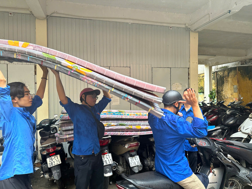 Chiều nay, quận Hoàn kiếm đã trưng dựng Trung tâm Văn hóa Thể thao quận tại 225 Hồng Hà để sẵn sàng di dân vùng ngập lụt ngoài bãi về Chiều nay, quận Hoàn kiếm đã trưng dựng Trung tâm Văn hóa Thể thao quận tại 225 Hồng Hà để sẵn sàng di dân vùng ngập lụt ngoài bãi về