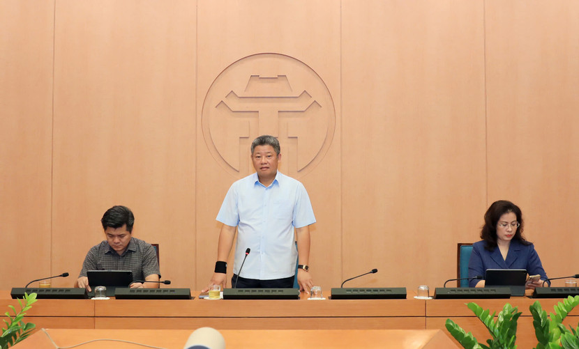 Phó Chủ tịch UBND TP Hà Nội Nguyễn Mạnh Quyền yêu cầu có phương án di dời, đảm bảo tuyệt đối an toàn cho người dân vùng ngập lụt