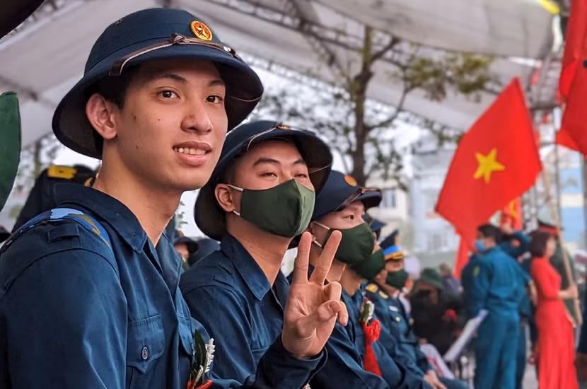 Tân binh huyện Đông Anh háo hức lên đường thực hiện trách nhiệm thiêng liêng với Tổ Quốc