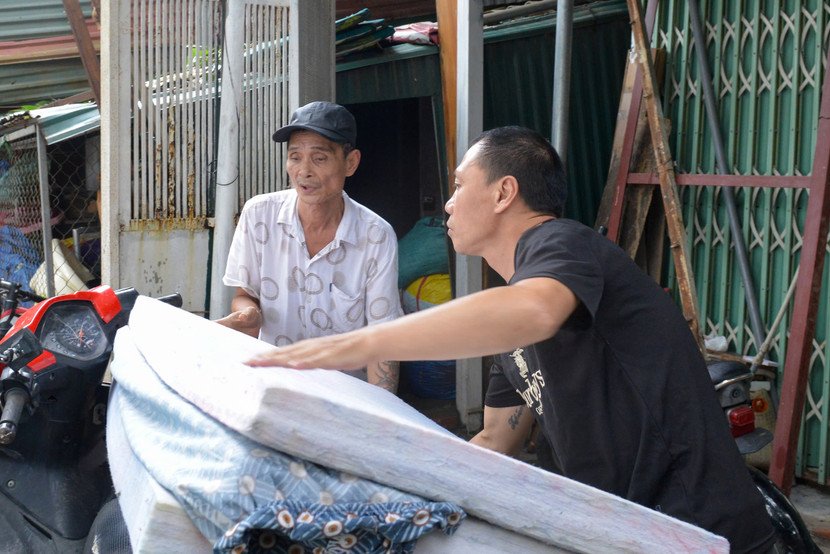 Kinh nghiệm của ngưởi dân cho thấy, nước lũ thế này sẽ sớm vào nhà dân Kinh nghiệm của ngưởi dân cho thấy, nước lũ thế này sẽ sớm vào nhà dân