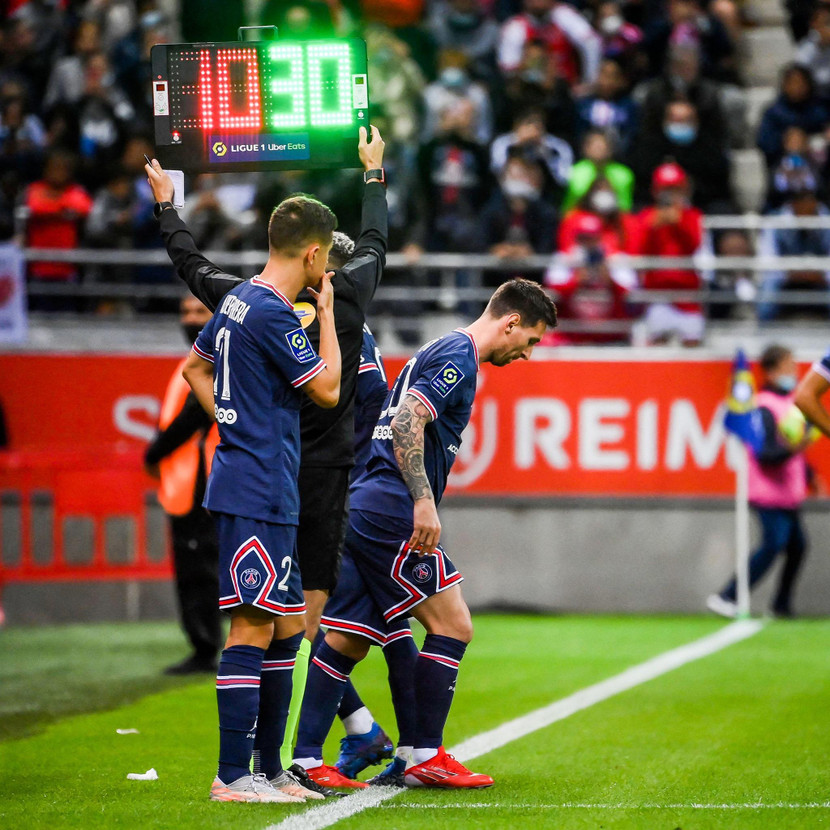 Khoảnh khắc Messi được tung vào sân thay Neymar