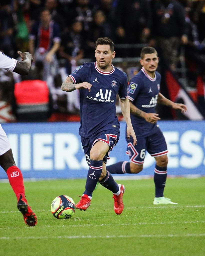 Messi mới chỉ &quot;làm nóng&quot; trong màu áo PSG