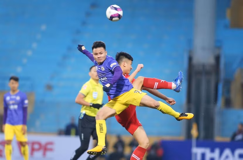 Một pha tranh bóng hấp dẫn của trận tranh Siêu cúp Một pha tranh bóng hấp dẫn của trận tranh Siêu cúp