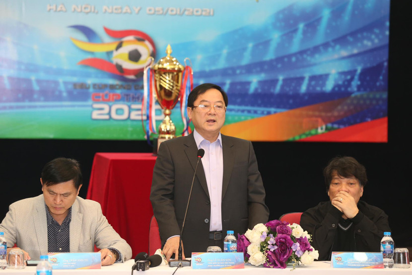 Ông Lê Xuân Sơn - TBT báo Tiền Phong - Trưởng BTC giải phát biểu tại buổi họp báo Ông Lê Xuân Sơn - TBT báo Tiền Phong - Trưởng BTC giải phát biểu tại buổi họp báo