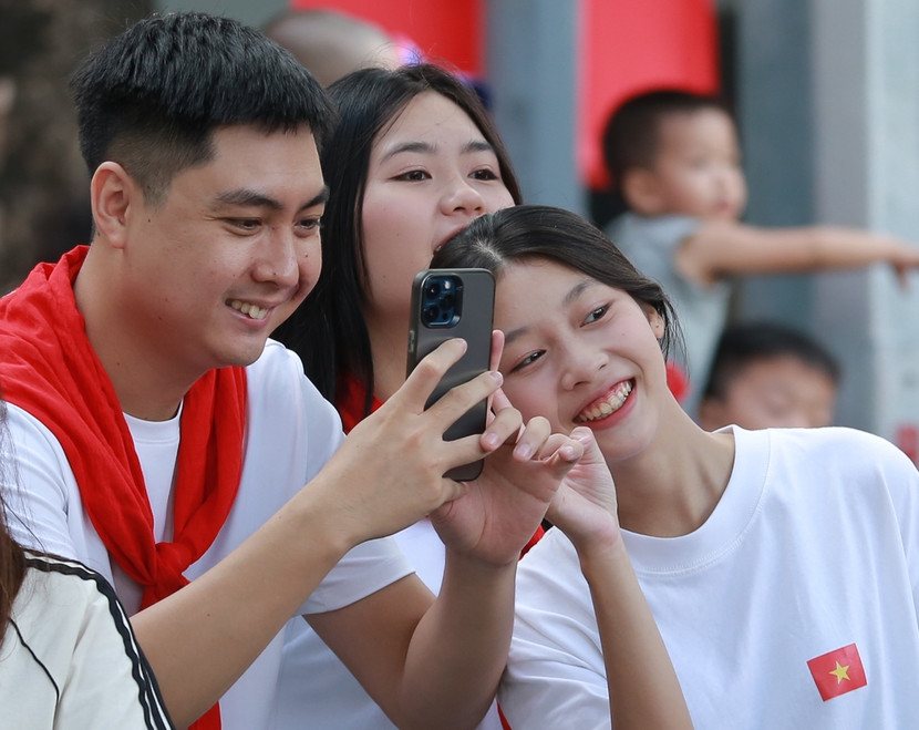 Những nụ cười tươi sáng và bình yên trong dịp trọng đại của đất nước