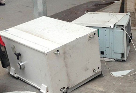 Hà Nội: Một cây ATM bị phá tung ảnh 2