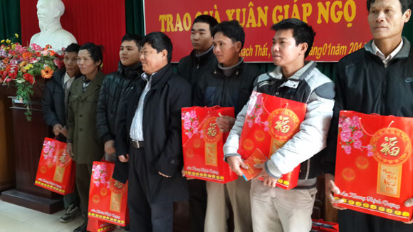 Hợp tác xã Thành Công tặng quà Tết các nạn nhân bị chất độc da cam ảnh 2