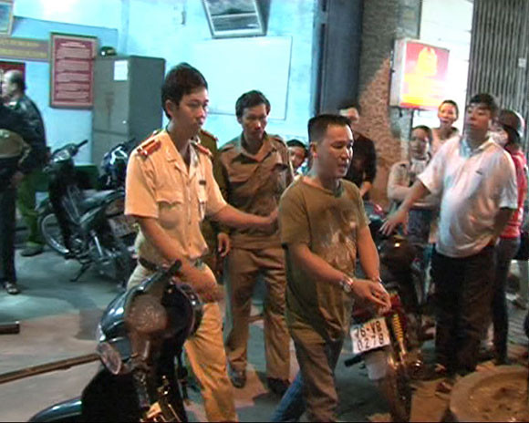 Say xỉn tấn công Công an, gây rối trụ sở làm việc ảnh 1