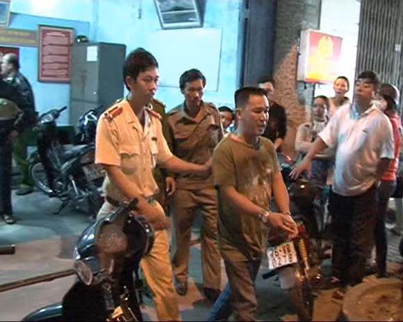 Say xỉn tấn công Công an, gây rối trụ sở làm việc ảnh 1