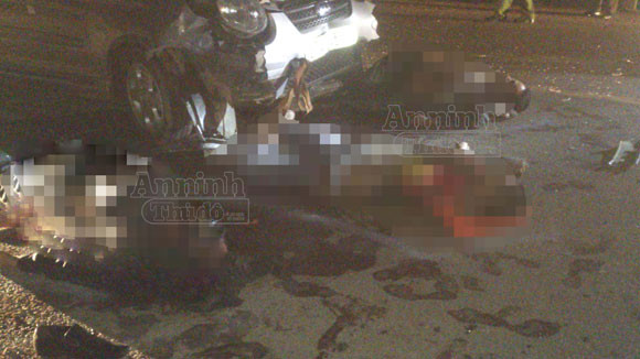 3 người đang sửa xe trên đường, bị đâm chết tại chỗ ảnh 1