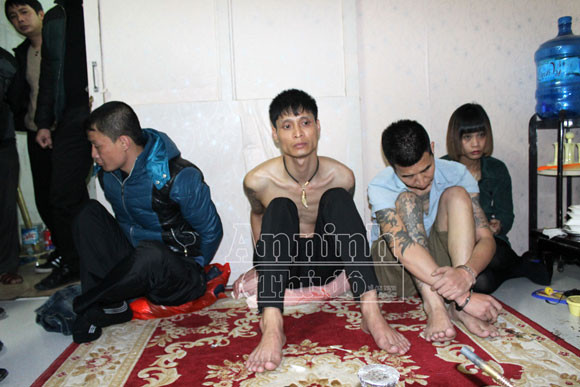 Đối tượng trốn lệnh truy nã bị phát hiện khi đang "phê" ma túy ảnh 2