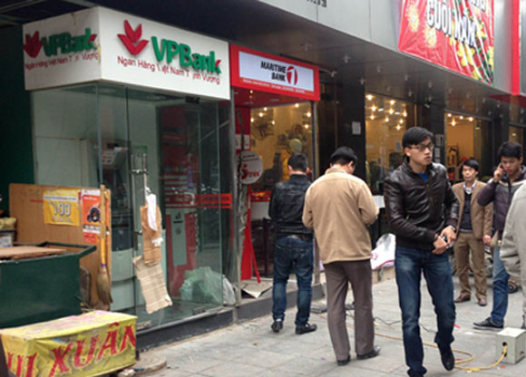 Hà Nội: Một cây ATM bị phá tung ảnh 1