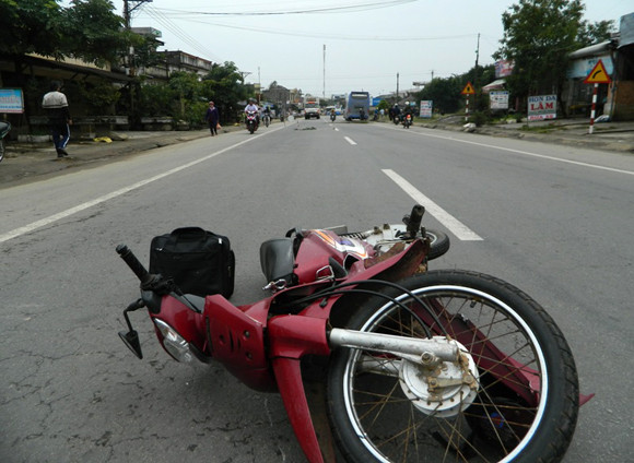 Xe khách tranh thủ chạy Tết cán chết cụ già ảnh 2