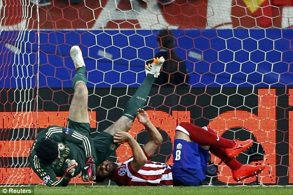 Cầm hòa A.Madrid, Chelsea phải trả giá đắt ảnh 2