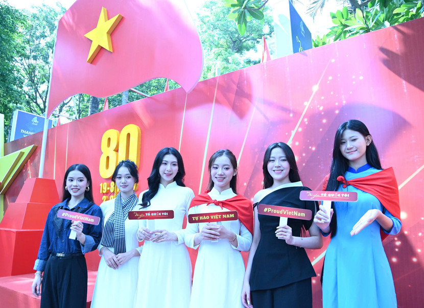 Thanh niên “flex” tình yêu Tổ quốc