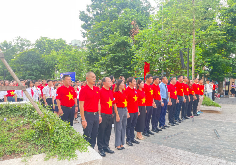Lễ chào cờ “Tôi yêu Tổ quốc tôi” do Trung ương Hội LHTN Việt Nam tổ chức