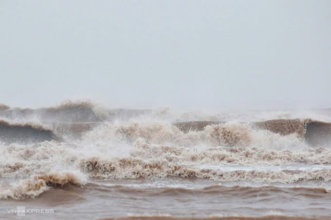 Quảng Ninh cấm biển do áp thấp nhiệt đới