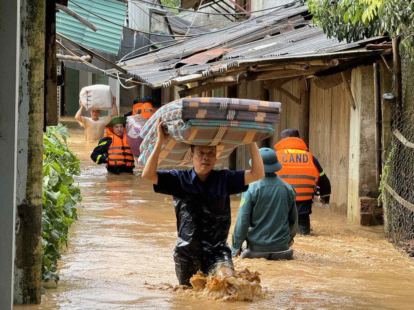 Nhiều xã tại Sơn La ngập sâu do mưa lũ