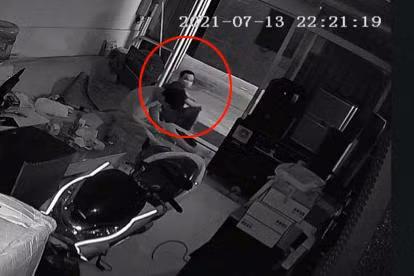 Tử tù mắc Covid-19 hỏi đường người dân sau khi trốn trại