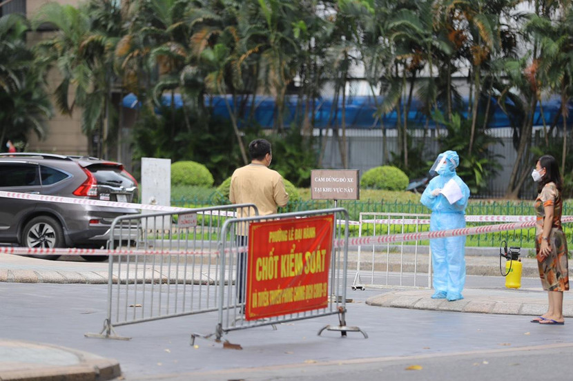 Qua kết quả rà soát ban đầu, xác định có 17 trường hợp liên quan ca dương tính SARS-CoV-2 này.