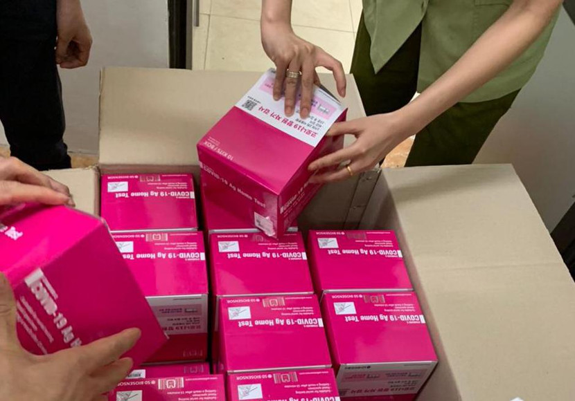 Lực lượng chức năng thu giữ 400 bộ test Covid-19 tại nhà không rõ nguồn gốc, không được cấp phép sử dụng