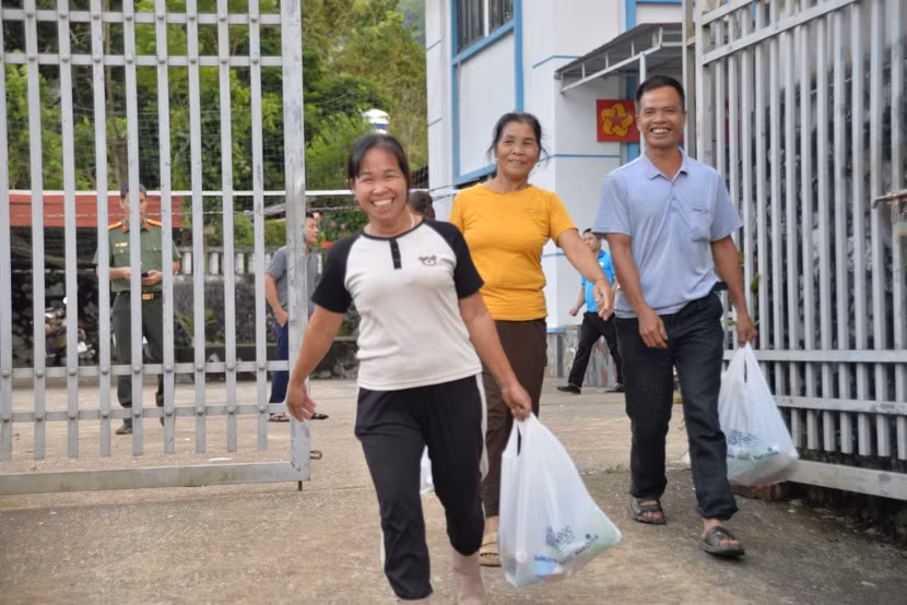 Nhân dân vùng mưa lũ phấn khởi với tình cảm của Tập đoàn Bell Đức và An ninh Thủ đô