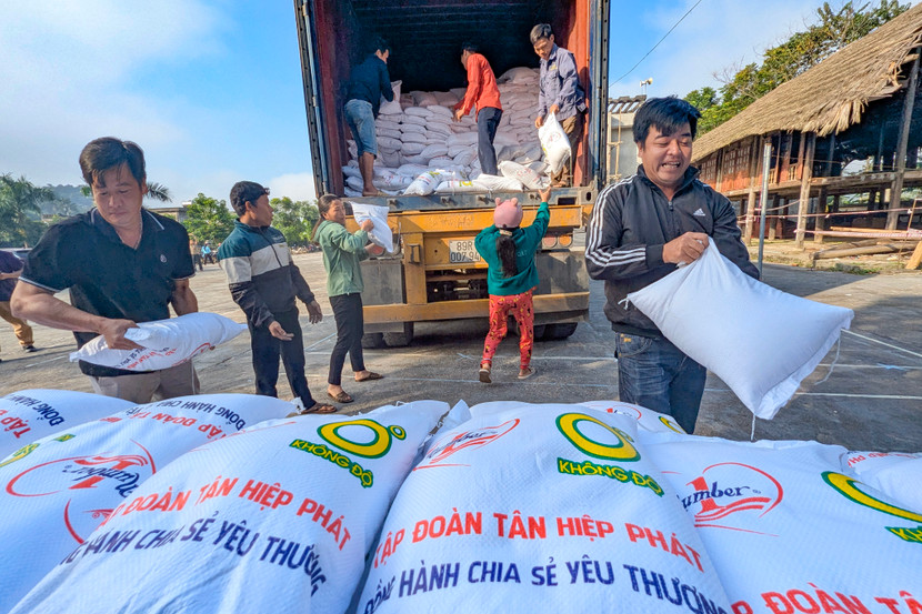 25 tấn gạo được trao tặng bà con khó khăn ở 2 tỉnh Tuyên Quang, Hà Giang