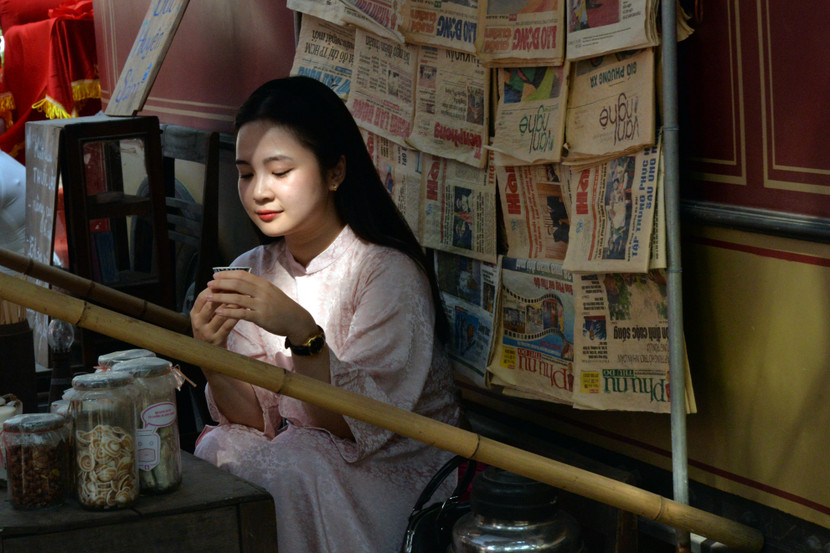 Toa tàu mang hình ảnh thời bao cấp đặc biệt ở khu vực hồ Trúc Bạch thu hút du khách