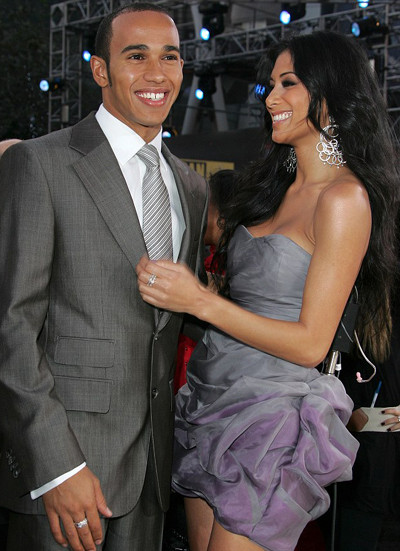 Nicole bên chàng phi công trẻ