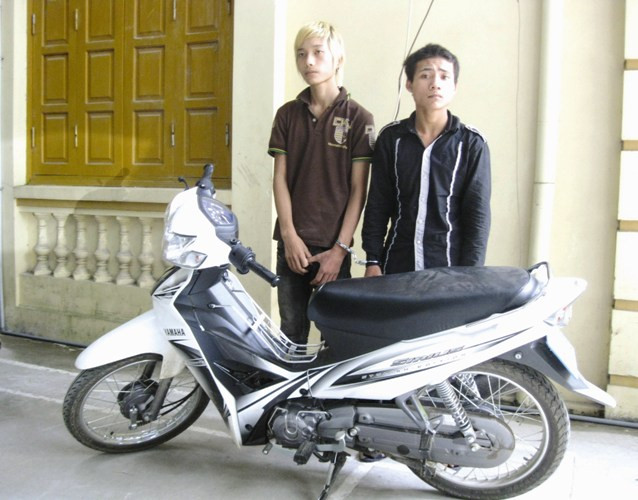 Dương Mạnh Hà (SN1991), Trần Văn Bách (SN1993) trong vụ lừa đảo xe máy lấy tiền chơi game