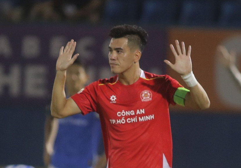 Trận đấu nhiều cảm xúc của Tiến Linh