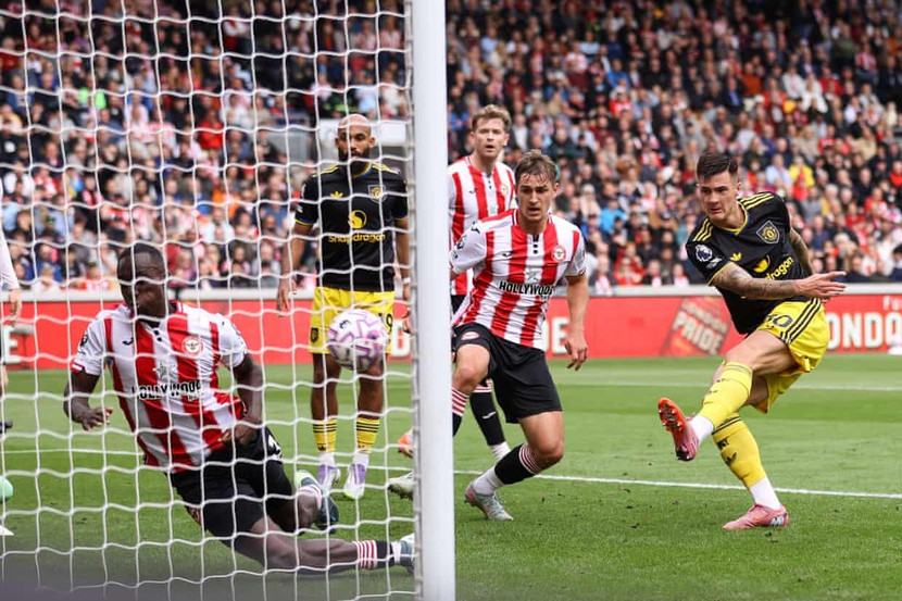 Sesko ghi bàn đầu tiên cho MU...