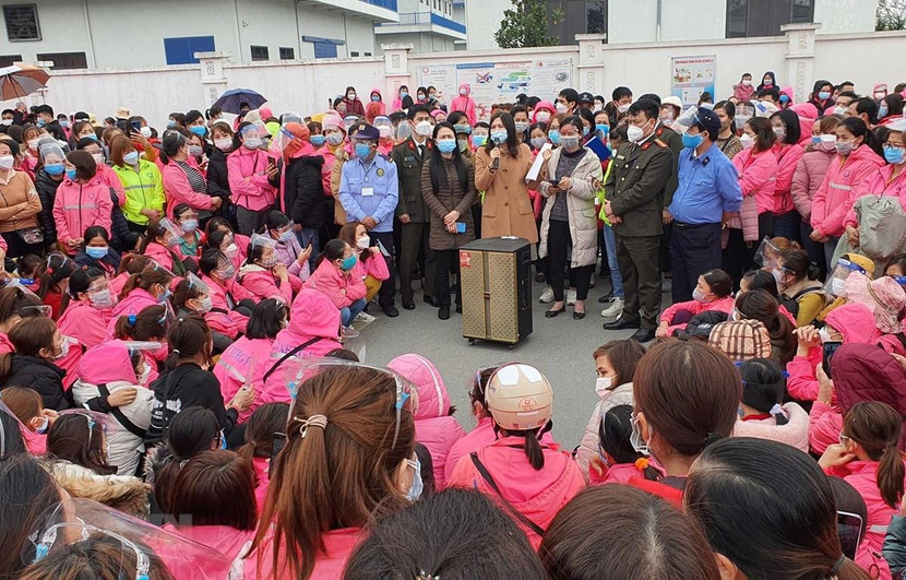 Đối thoại với công nhân ngừng việc tập thể tại Ninh Bình Đối thoại với công nhân ngừng việc tập thể tại Ninh Bình
