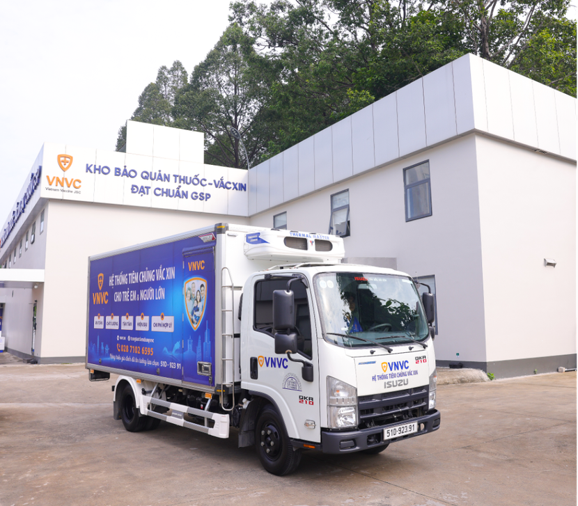 Vaccine zona thần kinh được vận chuyển đến các trung tâm tiêm chủng VNVC bằng hệ thống xe lạnh đạt chuẩn GSP nhằm đảm bảo an toàn, chất lượng cao Vaccine zona thần kinh được vận chuyển đến các trung tâm tiêm chủng VNVC bằng hệ thống xe lạnh đạt chuẩn GSP nhằm đảm bảo an toàn, chất lượng cao