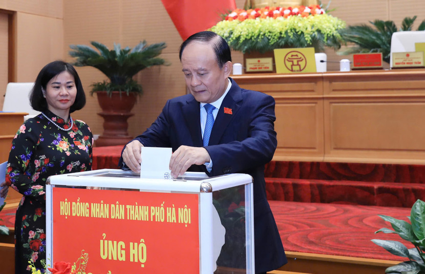 Lãnh đạo thành phố Hà Nội và các đại biểu HĐND thành phố Hà Nội quyên góp ủng hộ người dân bị ảnh hưởng do cơn bão số 3