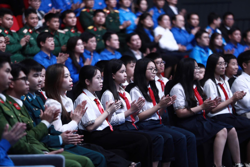 Rất nhiều các câu hỏi đã được đặt ra ngay tại điểm cầu chính gửi đến Ban tổ chức