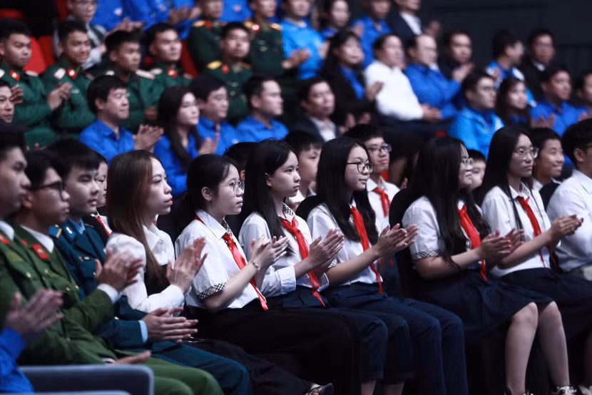 Rất nhiều các câu hỏi đã được đặt ra ngay tại điểm cầu chính gửi đến Ban tổ chức