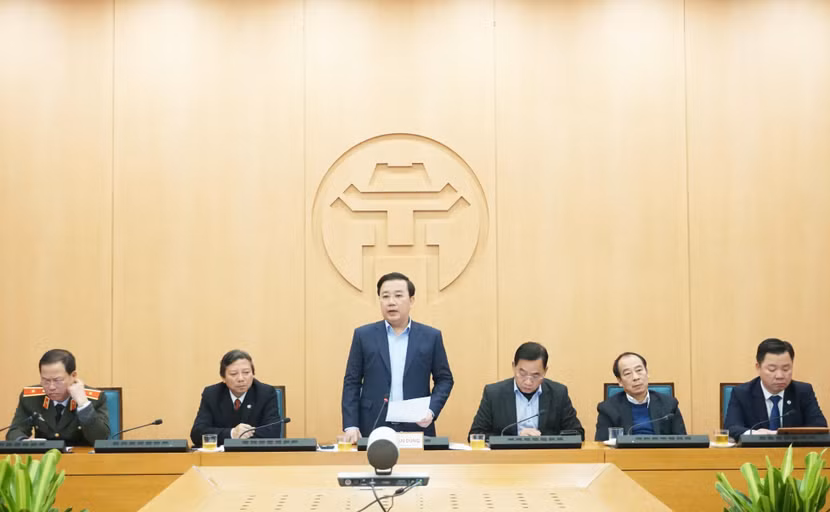 Phó Chủ tịch UBND TP Chử Xuân Dũng, Trưởng Ban chỉ đạo phòng chống dịch Covid-19 TP Hà Nội phát biểu chỉ đạo tại cuộc họp