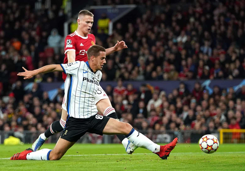 Pasalic giúp Atalanta dẫn trước M.U