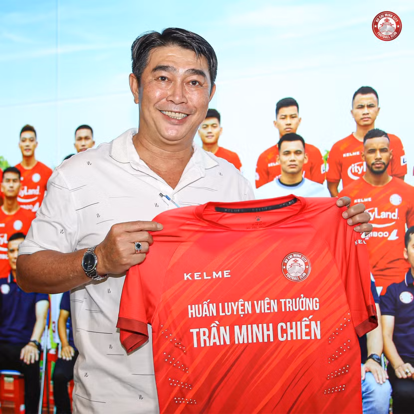 HLV Trần Minh Chiến ra mắt CLB TP.HCM HLV Trần Minh Chiến ra mắt CLB TP.HCM