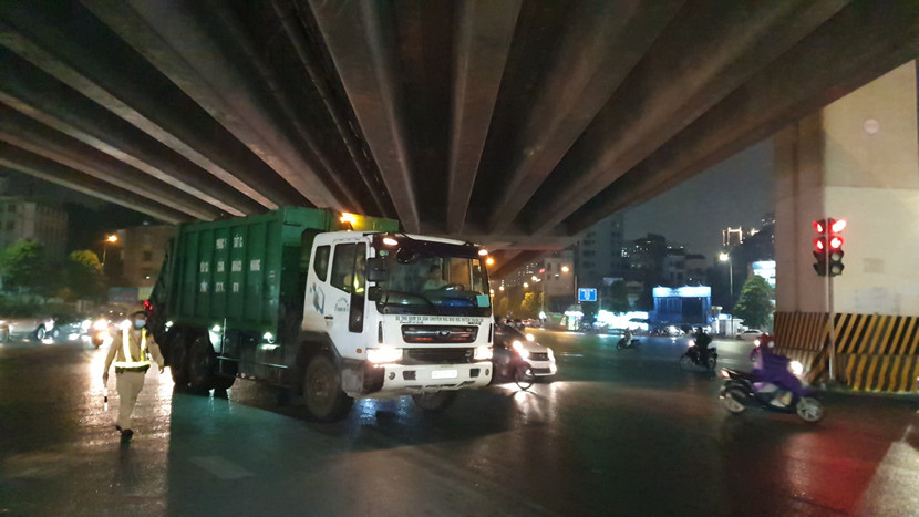 Sở GTVT đã kiểm tra 15 doanh nghiệp vận chuyển rác thải với 220 phương tiện vận chuyển rác