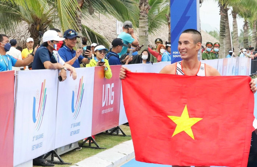 VĐV Phạm Tiến Sản hạnh phúc khi lần đầu vô địch SEA Games (Ảnh: Trường Giang) VĐV Phạm Tiến Sản hạnh phúc khi lần đầu vô địch SEA Games (Ảnh: Trường Giang)