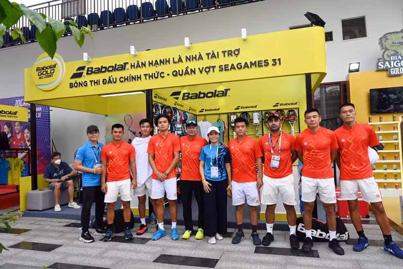 ĐT quần vợt Việt Nam tại gian hàng Babolat
