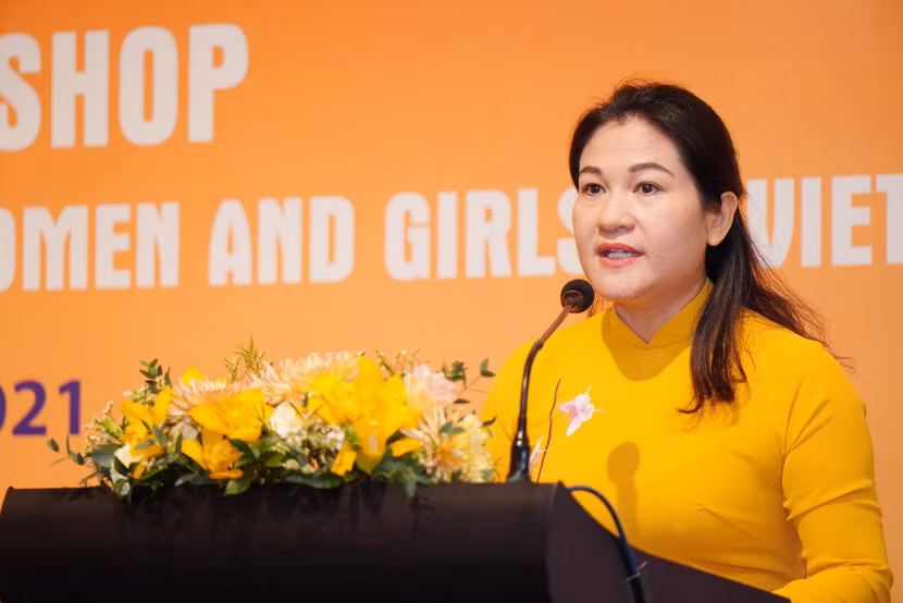 Thứ trưởng Bộ LĐ-TB&amp;XH Nguyễn Thị Hà phát biểu tại hội thảo