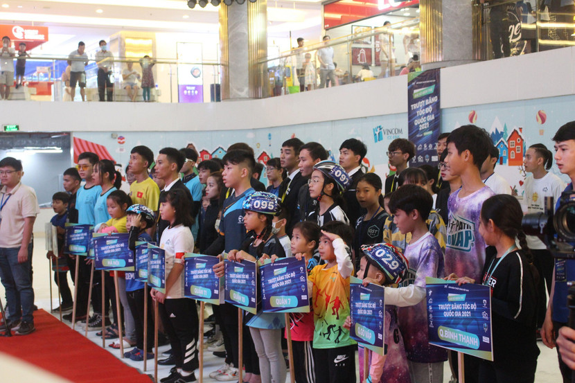 Nhiều VĐV nhỏ tuổi có đam mê với trượt băng