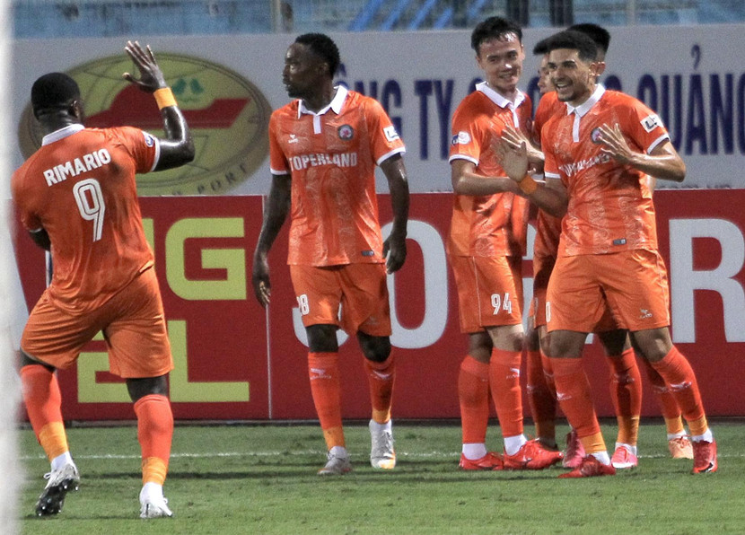 Bình Định có chiến thắng bất ngờ tại sân Hàng Đẫy